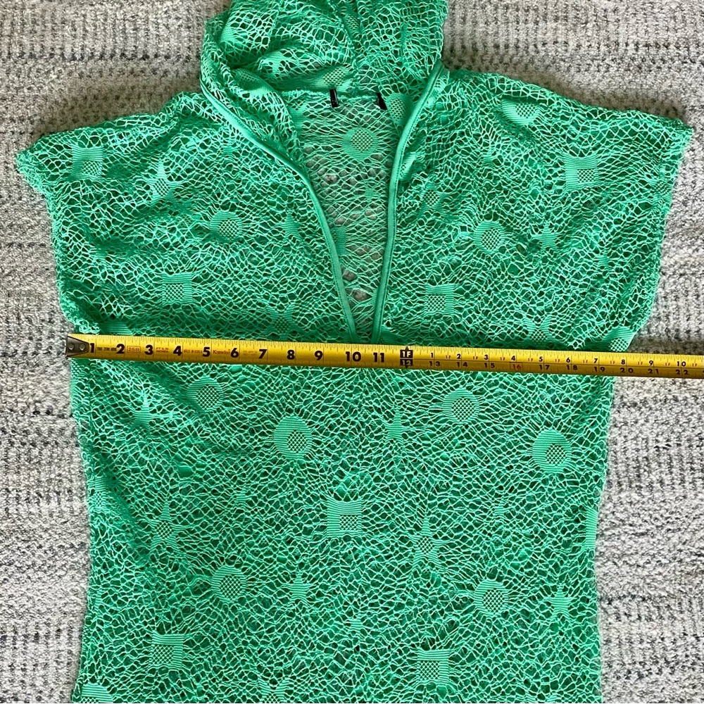 Spiaggia Dolce Green Crochet Cover-Up with Hood - Picture 5 of 5